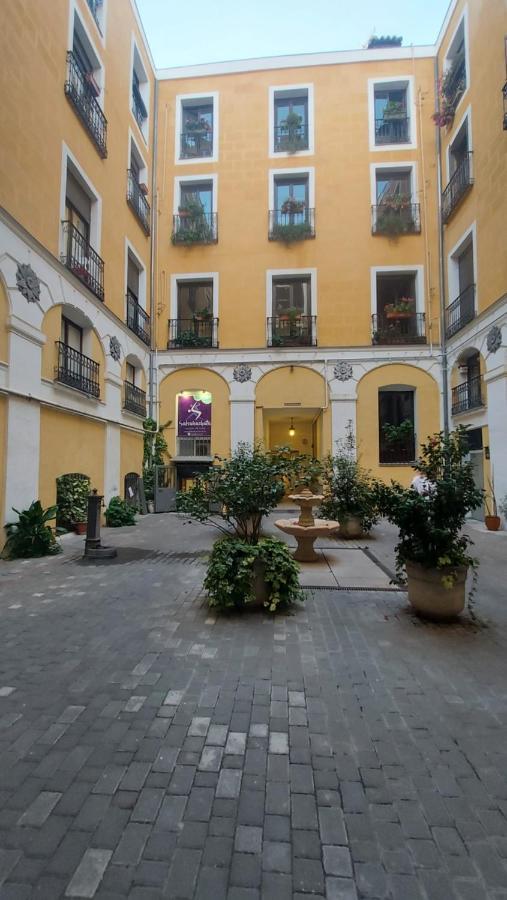 Hostal Andrea Sol Madrid Extérieur photo