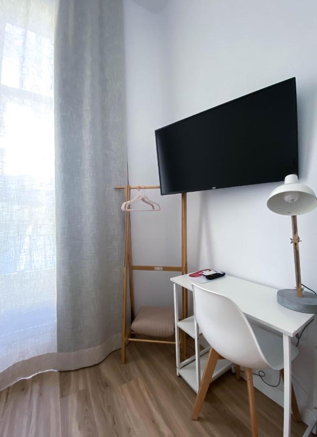 Hostal Andrea Sol Madrid Extérieur photo