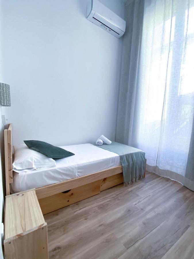 Hostal Andrea Sol Madrid Extérieur photo