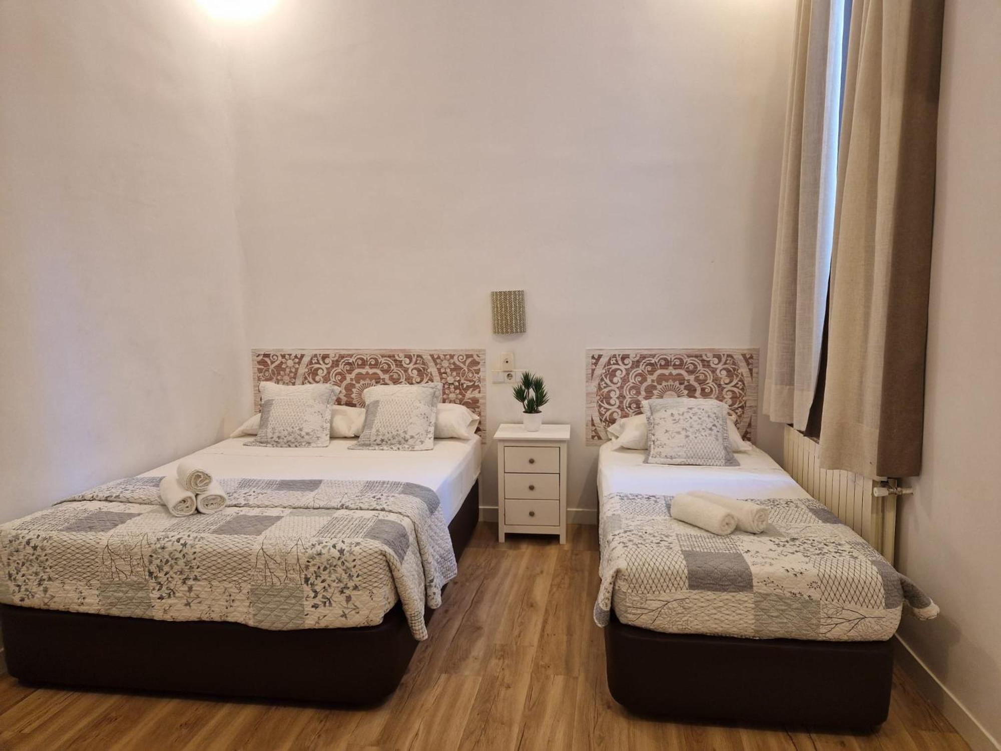 Hostal Andrea Sol Madrid Extérieur photo