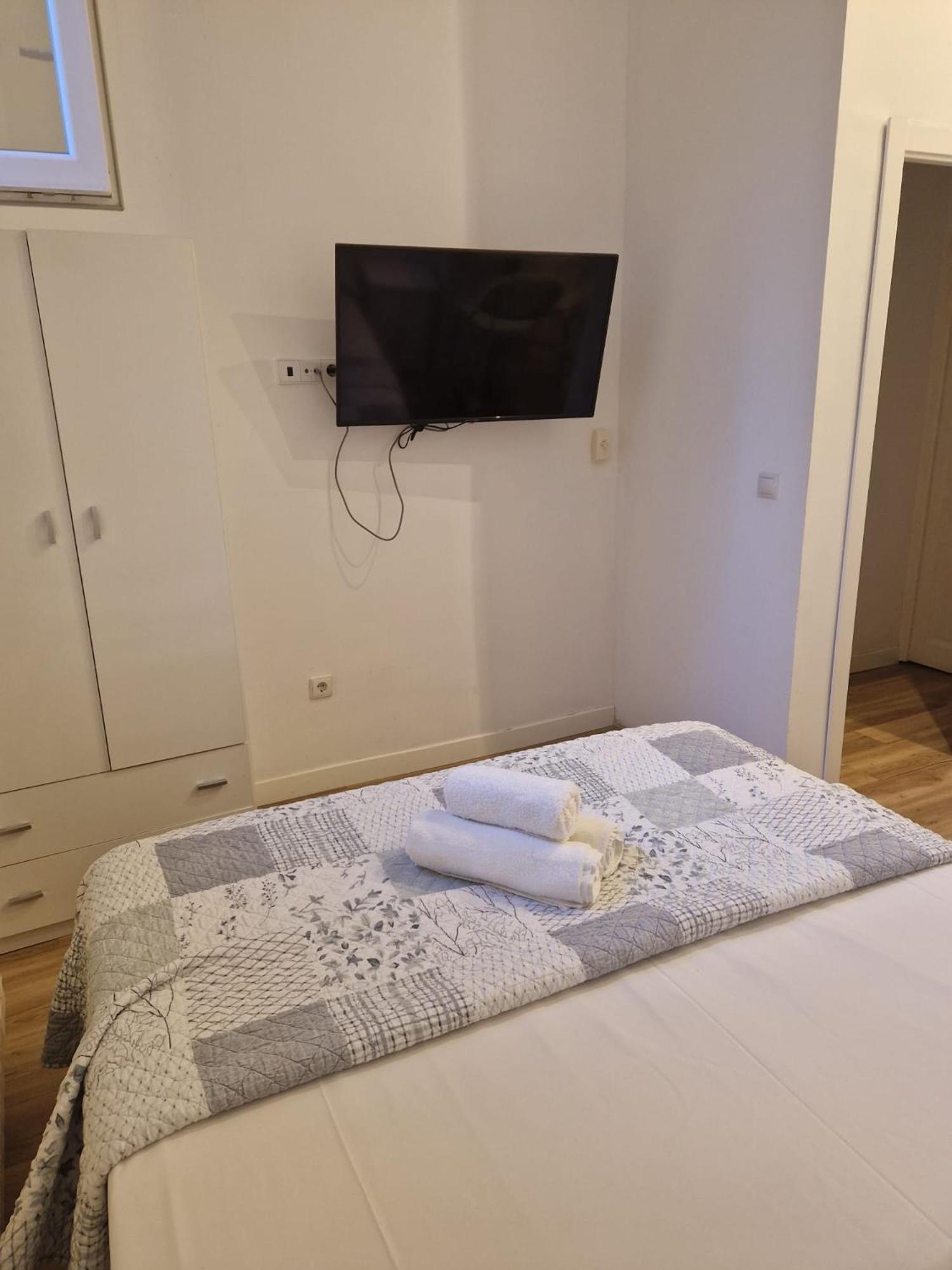 Hostal Andrea Sol Madrid Extérieur photo