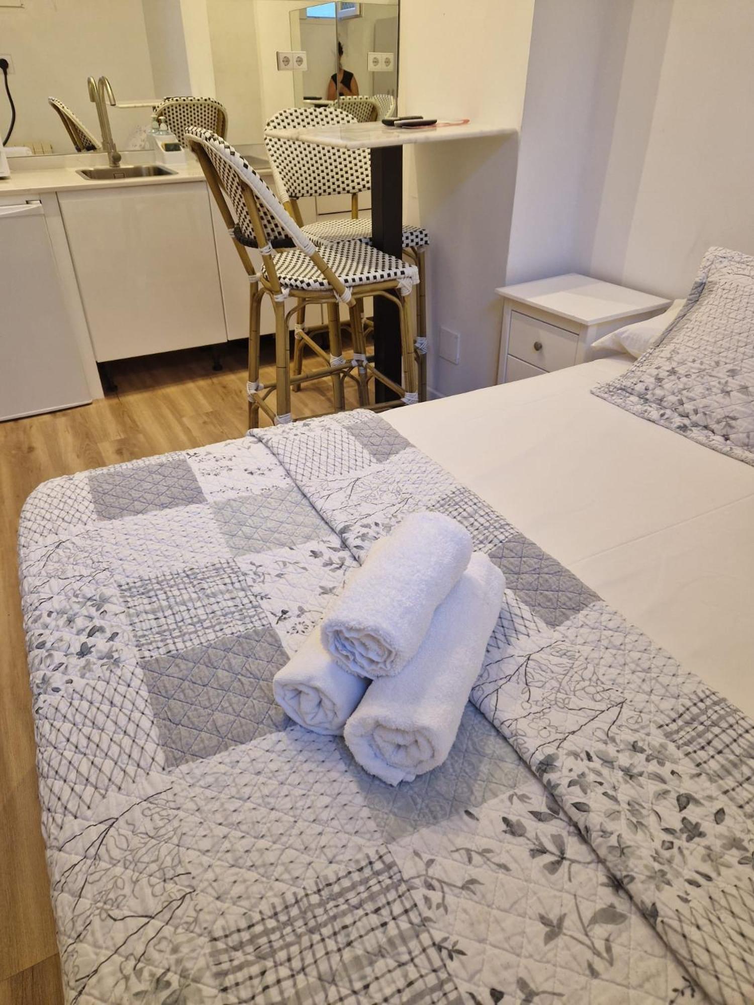Hostal Andrea Sol Madrid Extérieur photo