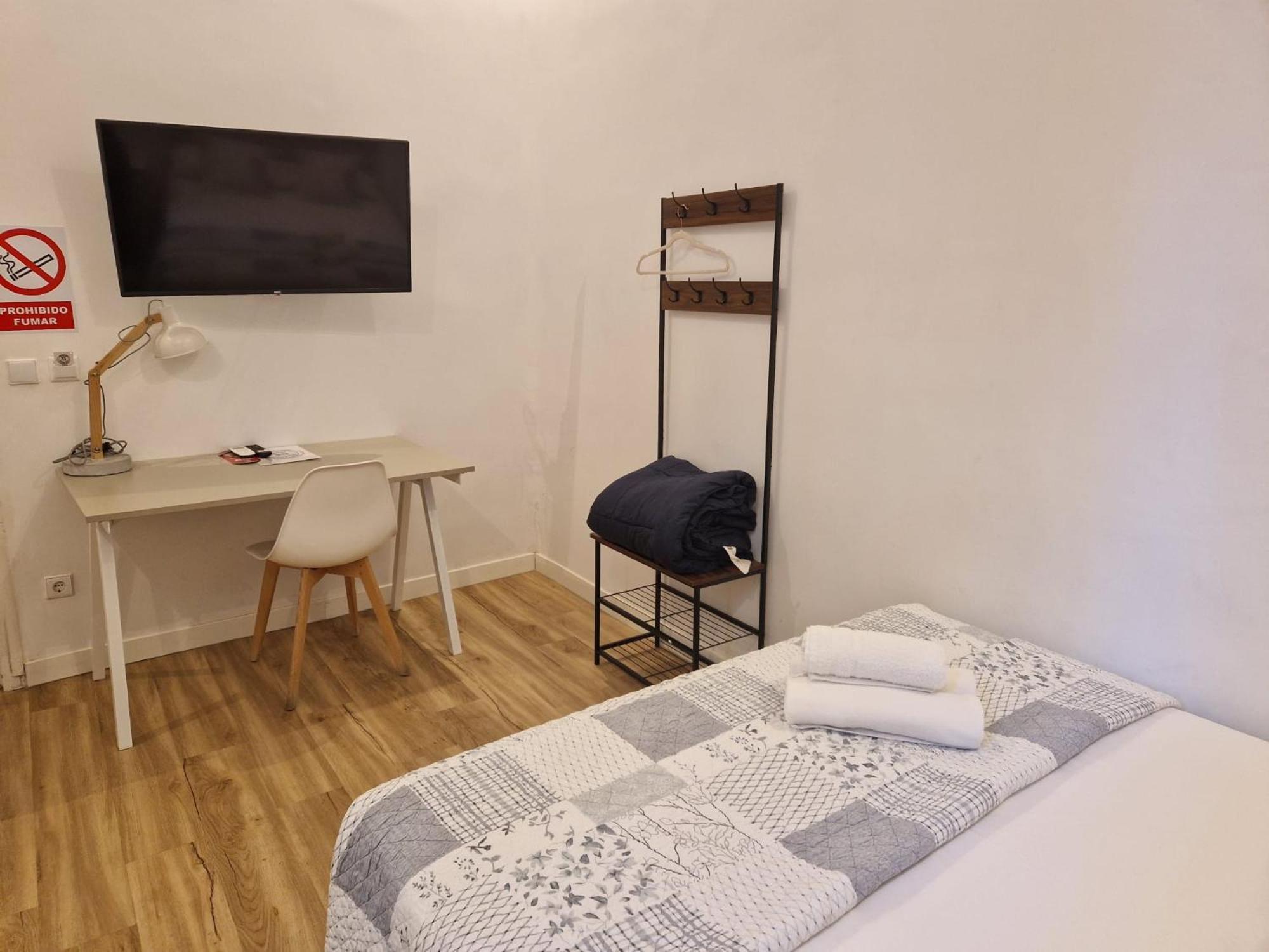 Hostal Andrea Sol Madrid Extérieur photo