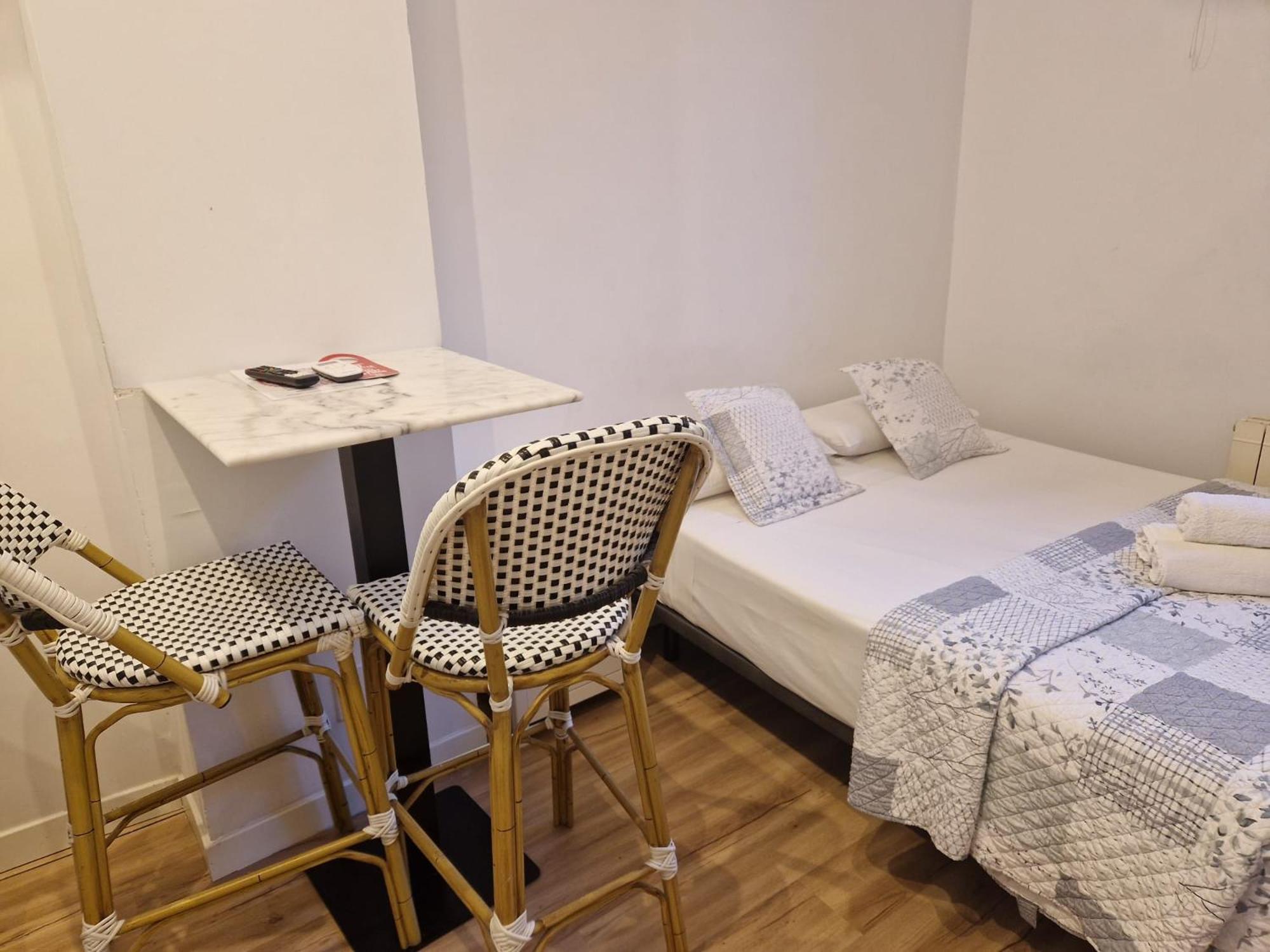 Hostal Andrea Sol Madrid Extérieur photo