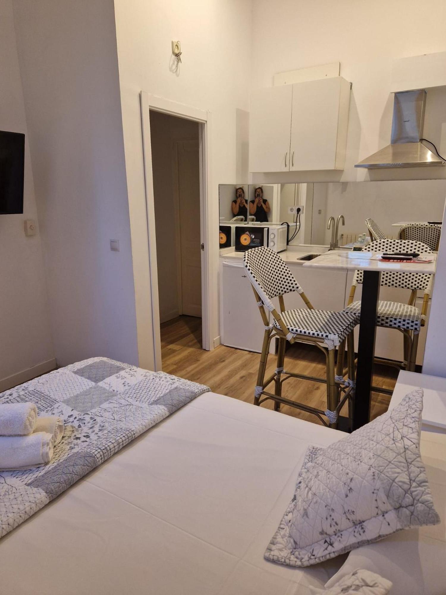 Hostal Andrea Sol Madrid Extérieur photo
